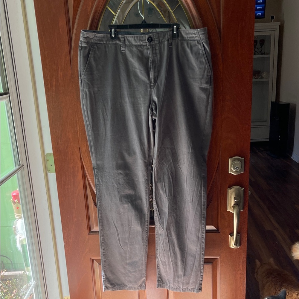 Eddie Bauer slightly curvy Straight leg legend wash jeans